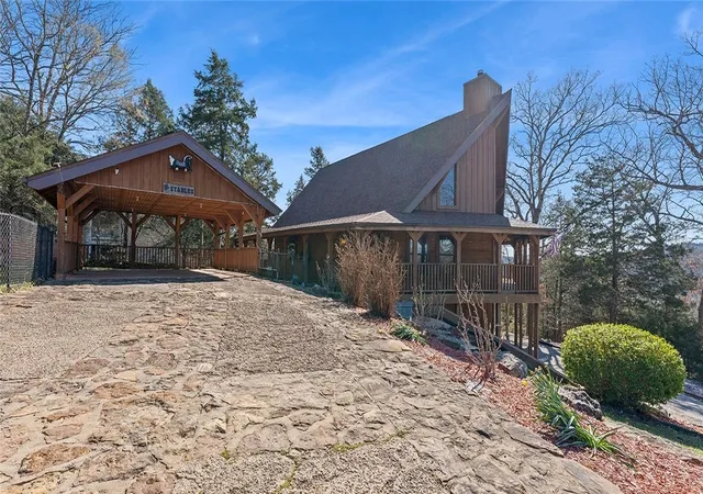 3rd image of 4 Quail Run Dr, Holiday Island, AR 72631 | MLS# 1339591
