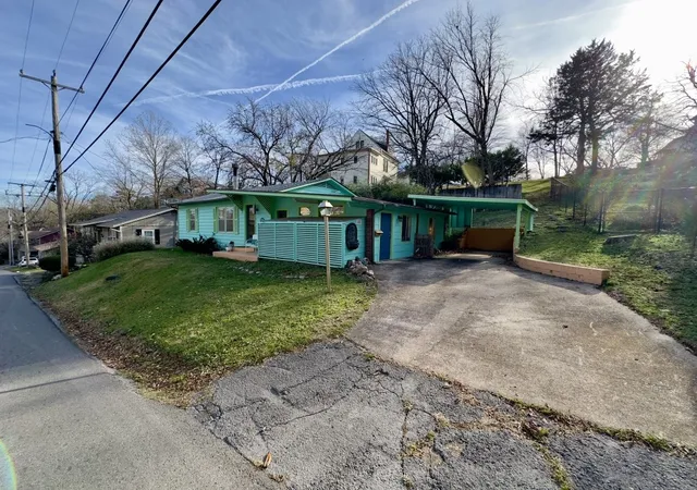 2nd image of 40 Owen St, Eureka Springs, AR 72632 | MLS# 1339733