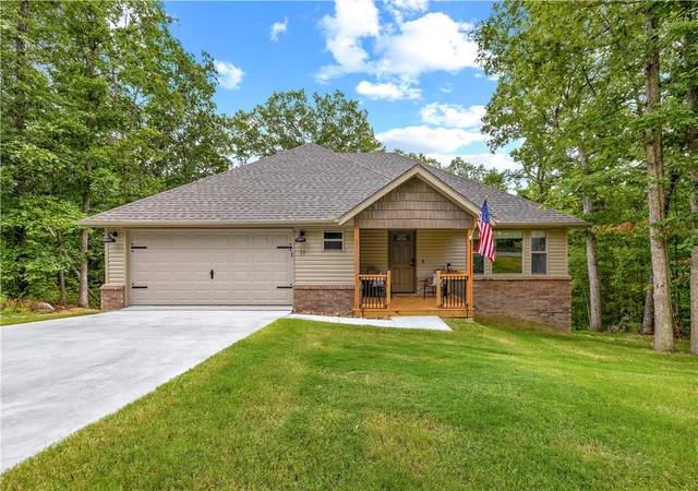 Photo 2 of Single family home for sale at 11 Saint Austell Cir, Bella Vista, AR 72714 | MLS# 1339786 | Listing updated on 2026-03-24