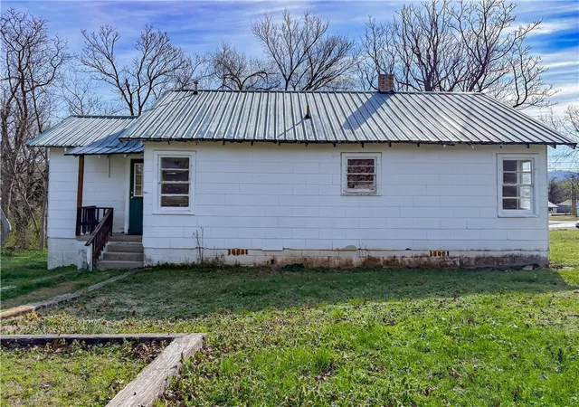 5th image of 408 N Estes Ave, Yellville, AR 72687 | MLS# 1339812