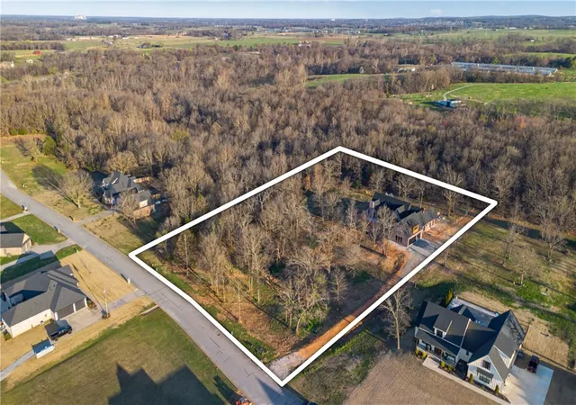 Photo 3 of Single family home for sale at 18318 Pepper Hills Dr, Siloam Springs, AR 72761 | MLS# 1339778 | Listing updated on 2026-07-06