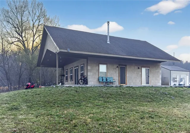 Photo 2 of Single family home for sale at 19724 Fisher Frd Rd, Siloam Springs, AR 72761 | MLS# 1339793 | Listing updated on 2026-03-31