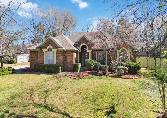 Photo 3 of Sale Pending at 2876 S Clb Oak Dr, Fayetteville, AR 72701 | MLS# 1339785 | Listing updated on 2026-07-14