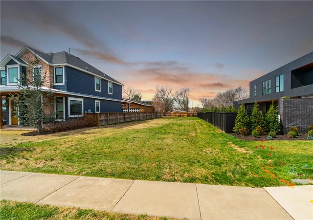 Photo 3 of Sale Pending at 228 Sw F St, Bentonville, AR 72712 | MLS# 1339976 | Listing updated on 2026-04-04