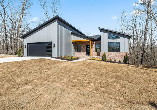 Photo 3 of Single family home for sale at 13 Horncastle Dr, Bella Vista, AR 72714 | MLS# 1339999 | Listing updated on 2026-07-29