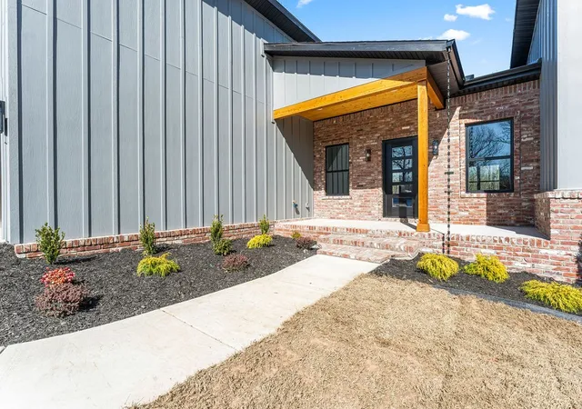 Photo 3 of Single family home for sale at 13 Horncastle Dr, Bella Vista, AR 72714 | MLS# 1339999 | Listing updated on 2026-07-29