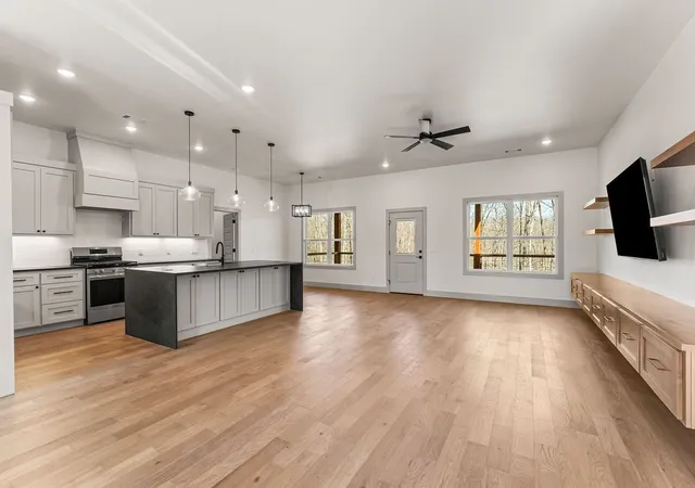 Photo 4 of Single family home for sale at 13 Horncastle Dr, Bella Vista, AR 72714 | MLS# 1339999 | Listing updated on 2026-07-29