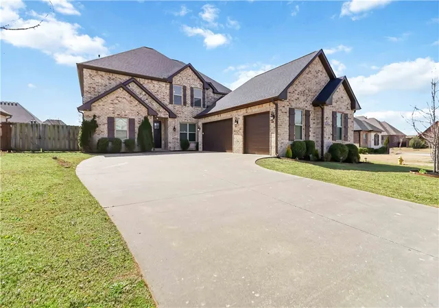 Homes for sale in Tontitown, AR | 775 Via Lucca Ave, Tontitown, AR 72762 | MLS# 1340096