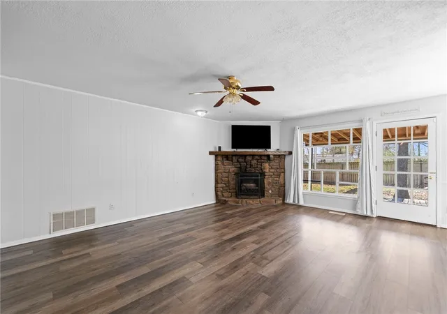 Homes for sale in Siloam Springs, AR | 2212 N Tulsa St, Siloam Springs, AR 72761 | MLS# 1340108