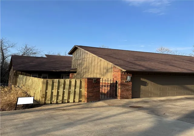 3rd image of 78 E Sycamore St, Fayetteville, AR 72703 | MLS# 1340142