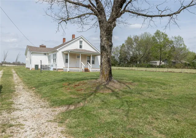 2nd image of 5236 W Wedington Dr, Fayetteville, AR 72704 | MLS# 1339872