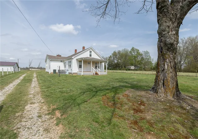 3rd image of 5236 W Wedington Dr, Fayetteville, AR 72704 | MLS# 1339872