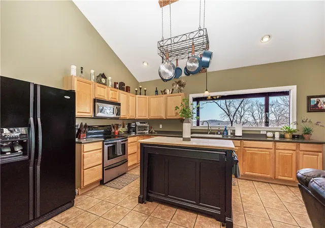 Homes for sale in Eureka Springs, AR | 187 Lakeview Dr, Eureka Springs, AR 72631 | MLS# 1340420