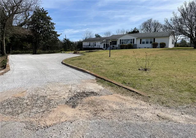 Photo 3 of Single family home for sale at 714 Circle Dr, Berryville, AR 72616 | MLS# 1340613 | Listing updated on 2026-08-03