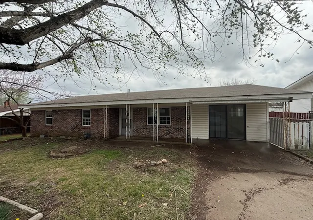 Homes for sale in Ozark, AR | 1901 Kris Dr, Ozark, AR 72949 | MLS# 1340610