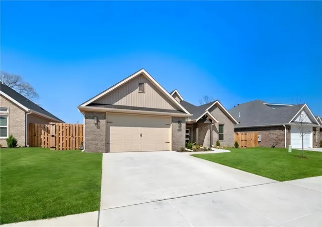 Photo 3 of Sale Pending at 1350 Overcup Oak Ln, Bentonville, AR 72713 | MLS# 1340460 | Listing updated on 2026-07-12