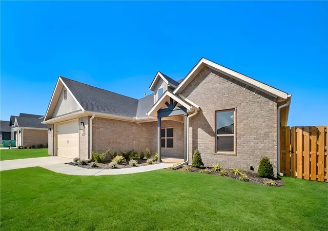 Photo 4 of Sale Pending at 1350 Overcup Oak Ln, Bentonville, AR 72713 | MLS# 1340460 | Listing updated on 2026-07-12