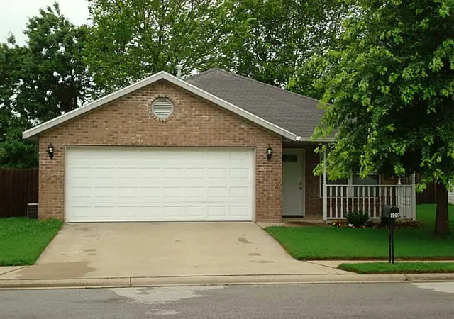 Photo 1 of Single family home for sale at 820 Se East Ct, Bentonville, AR 72712 | MLS# 1340743 | Listing updated on 2026-08-26