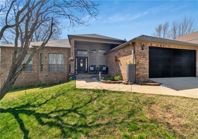 3rd image of 2819 N Raintree Dr, Fayetteville, AR 72703 | MLS# 1340565