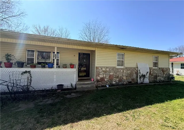 Homes for sale in Berryville, AR | 203 Saint George Ave, Berryville, AR 72616 | MLS# 1340413