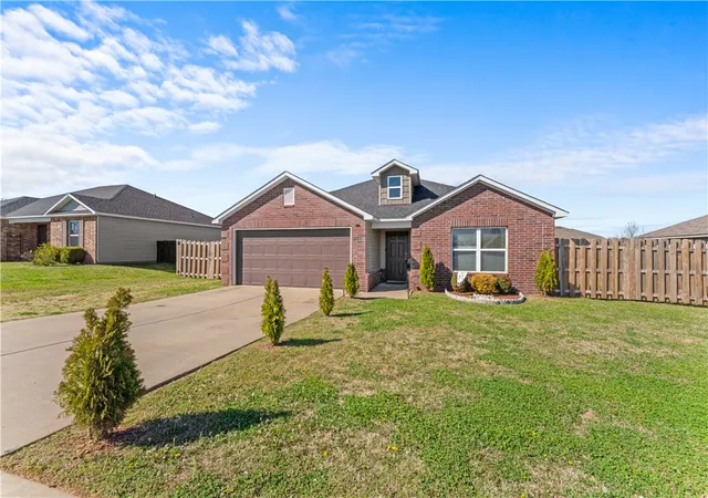 Homes for sale in Bentonville, AR | 888 Nw Evans Cir, Bentonville, AR 72713 | MLS# 1340982