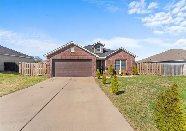 Homes for sale in Bentonville, AR | 888 Nw Evans Cir, Bentonville, AR 72713 | MLS# 1340982