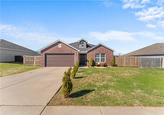 Homes for sale in Bentonville, AR | 888 Nw Evans Cir, Bentonville, AR 72713 | MLS# 1340982