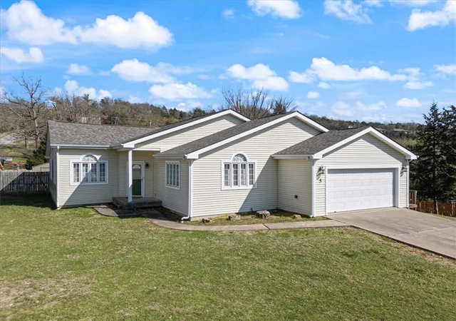 3rd image of 5 Horseshoe Dr, Holiday Island, AR 72631 | MLS# 1340810