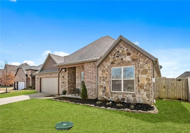 1st image of 1103 Vista Bell Dr, Cave Springs, AR 72718 | MLS# 1340020