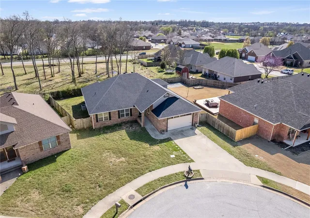 Homes for sale in Siloam Springs, AR | 506 Maci Ct, Siloam Springs, AR 72761 | MLS# 1340860