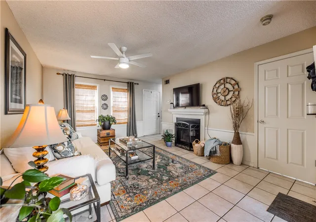 3rd image of 1360 E Masonic Dr, Fayetteville, AR 72703 | MLS# 1340979