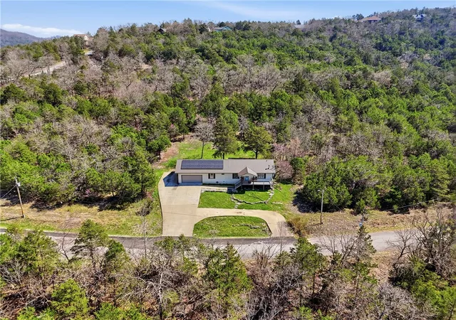 Homes for sale in Holiday Island, AR | 36 Danube Dr, Holiday Island, AR 72631 | MLS# 1341263