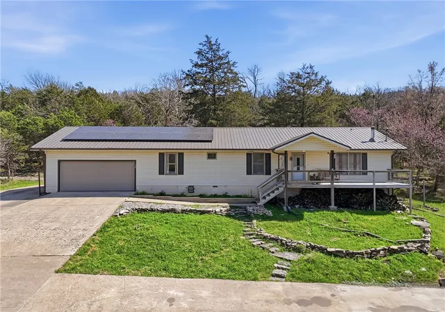 Homes for sale in Holiday Island, AR | 36 Danube Dr, Holiday Island, AR 72631 | MLS# 1341263