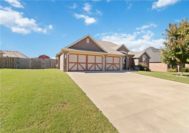 Homes for sale in Pea Ridge, AR | 745 Harrison St, Pea Ridge, AR 72751 | MLS# 1341112