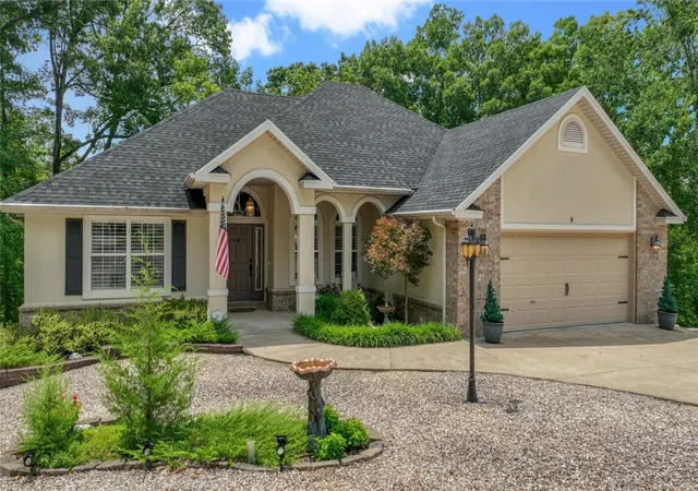 2nd image of 9 Barrhead Ln, Bella Vista, AR 72715 | MLS# 1341158