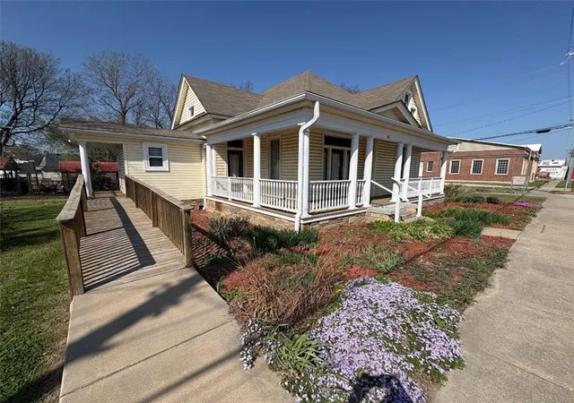 Homes for sale in Berryville, AR | 108 S Springfield St, Berryville, AR 72616 | MLS# 1341051