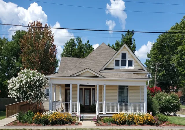 Homes for sale in Berryville, AR | 108 S Springfield St, Berryville, AR 72616 | MLS# 1341051