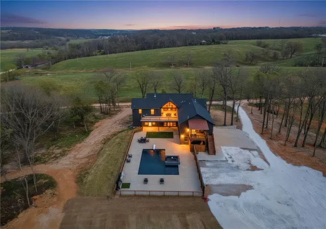 Homes for sale in Springdale, AR | 21665 Griggs Rd, Springdale, AR 72762 | MLS# 1341369