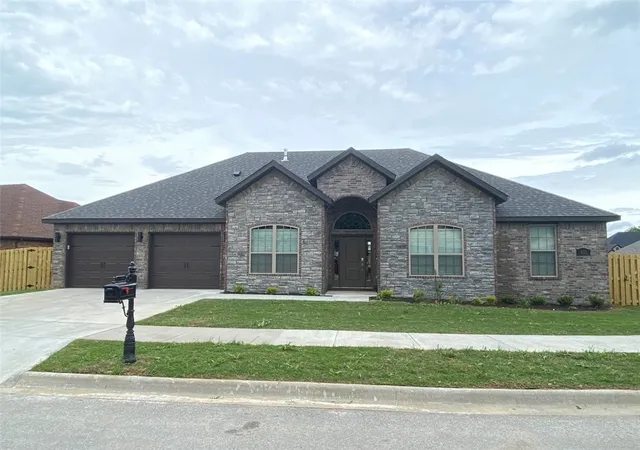 2nd image of 4692 W Triangle St, Fayetteville, AR 72704 | MLS# 1340772