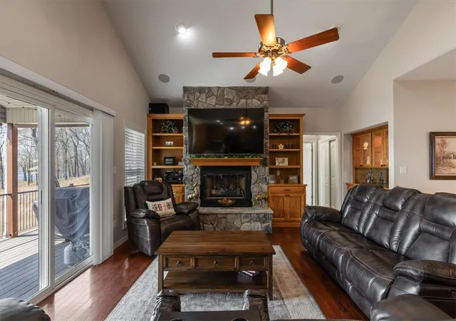 3rd image of 122 Holland Pt, Eureka Springs, AR 72631 | MLS# 1341487