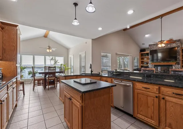 4th image of 122 Holland Pt, Eureka Springs, AR 72631 | MLS# 1341487