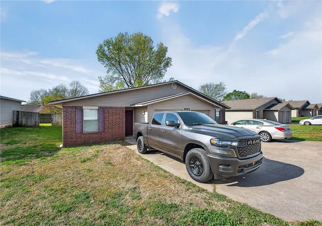 2nd image of 3433 & 3435 W Harvard St, Fayetteville, AR 72704 | MLS# 1340633