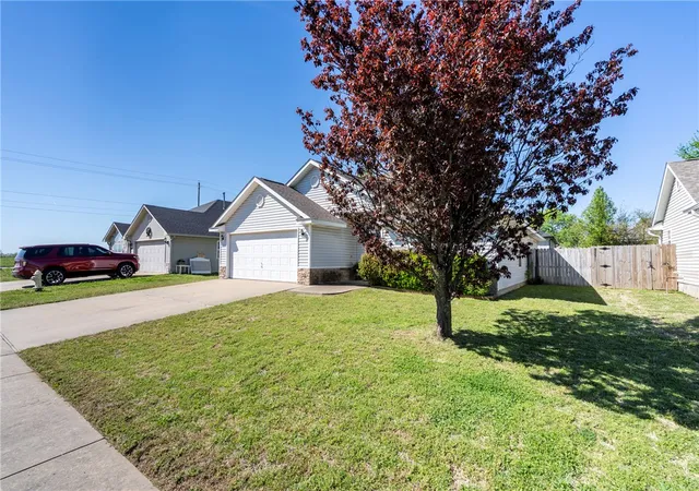 Homes for sale in Siloam Springs, AR | 1003 Sunrise Cir, Siloam Springs, AR 72761 | MLS# 1341996