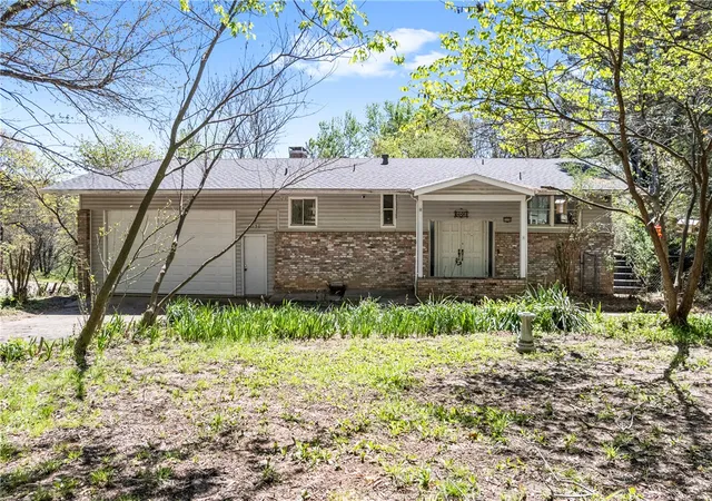 2nd image of 1130 E Shadowridge Dr, Fayetteville, AR 72701 | MLS# 1341828