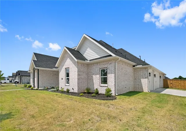 Photo 2 of Sale Pending at 1320 Greyback Ln, Centerton, AR 72719 | MLS# 1341954 | Listing updated on 2026-08-31