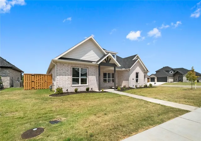 Photo 3 of Sale Pending at 1320 Greyback Ln, Centerton, AR 72719 | MLS# 1341954 | Listing updated on 2026-08-31