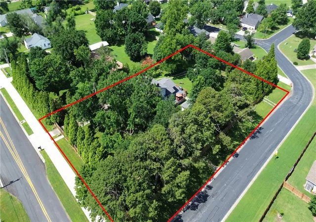 Photo 3 of Single family home for sale at 901 Mccollum Dr, Bentonville, AR 72712 | MLS# 1341930 | Listing updated on 2026-06-25