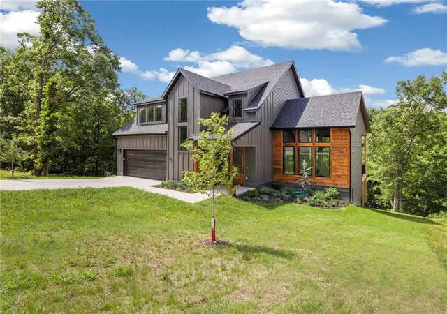 Photo 3 of Sale Pending at 25 Cullen Hills Dr, Bella Vista, AR 72715 | MLS# 1341830 | Listing updated on 2026-07-12