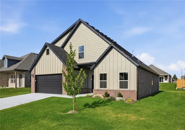 2nd image of 2307 N Lexington St, Siloam Springs, AR 72761 | MLS# 1341749