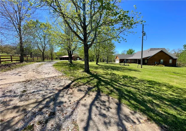 2nd image of 141 Hawn Ave, Huntsville, AR 72740 | MLS# 1342248